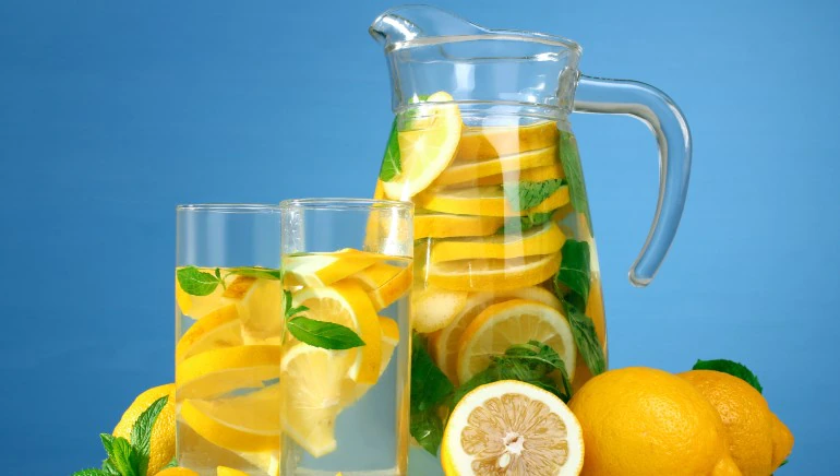 The Detoxifying Effects of Lemon Water